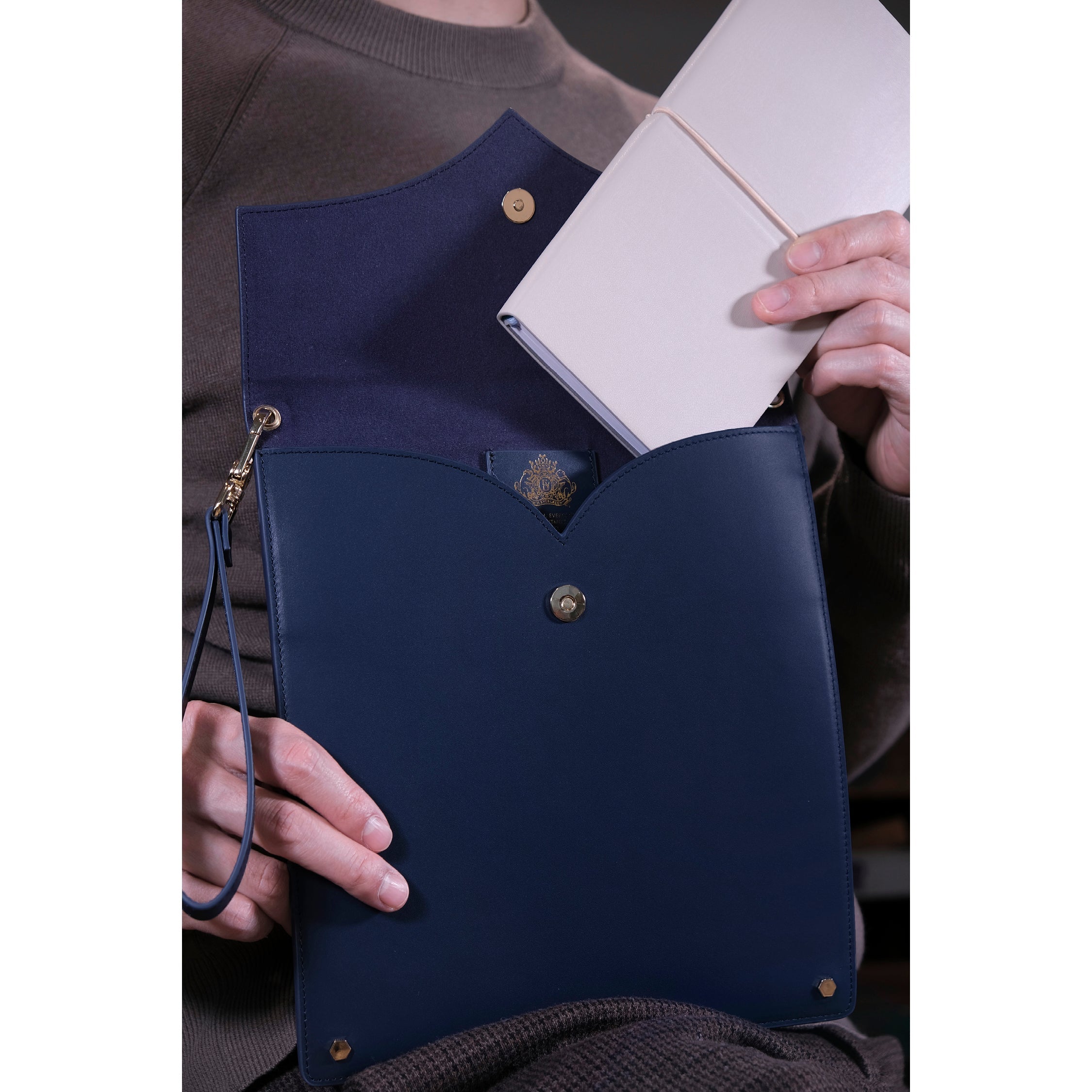 Leather Stationery Collection - The Pendant Folio A5 / Navy